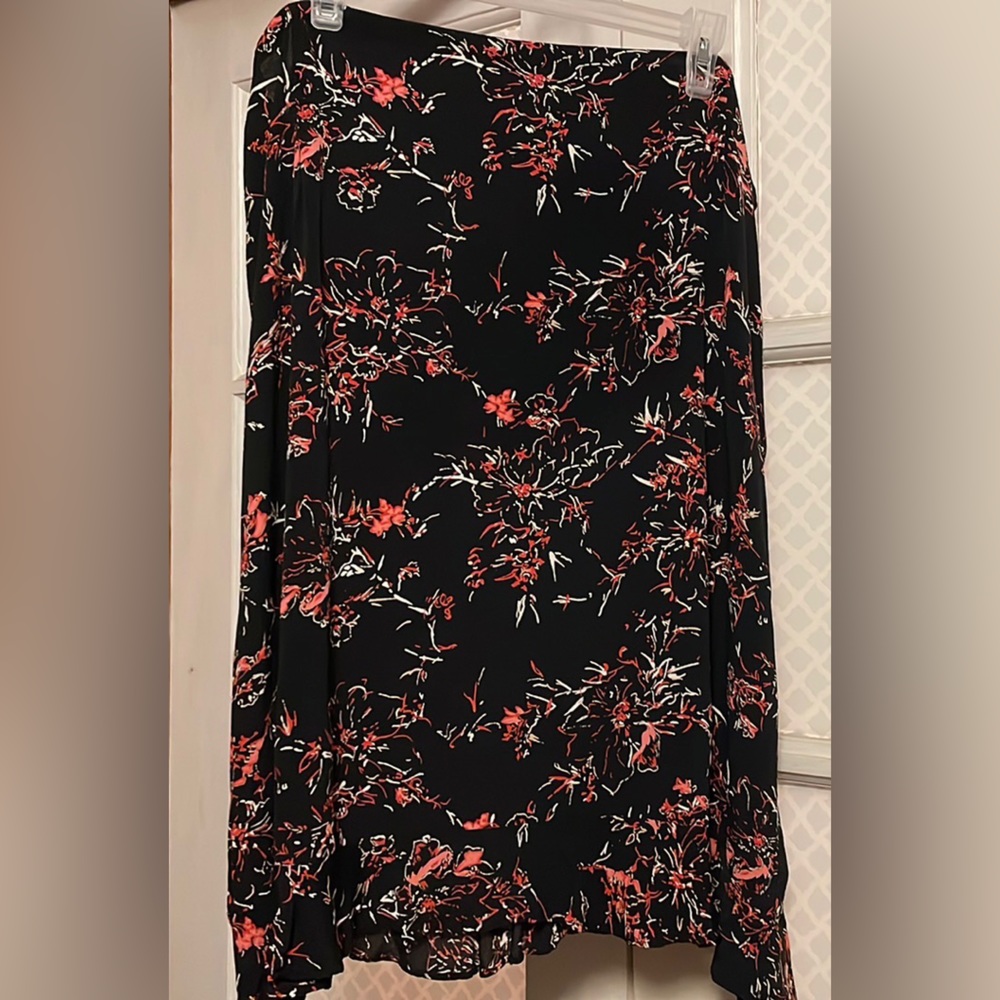 Kathy Lee woman floral print skirt with ruffle at hem